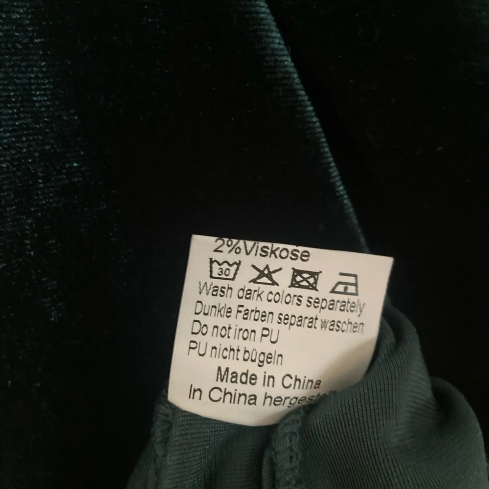 Belle Poque: Elegant Retro:Velvet Wiggle Dress - Picture 6 of 6